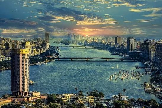 اكتشف مصر – رحلة تجمع التاريخ والاسترخاء